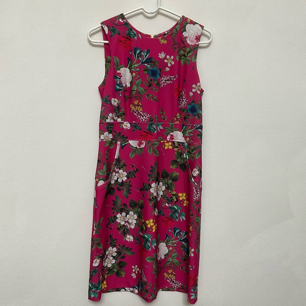 Calvin Klein Pink Dress with Green Foliage and Blue Flowers Size 8 Pockets